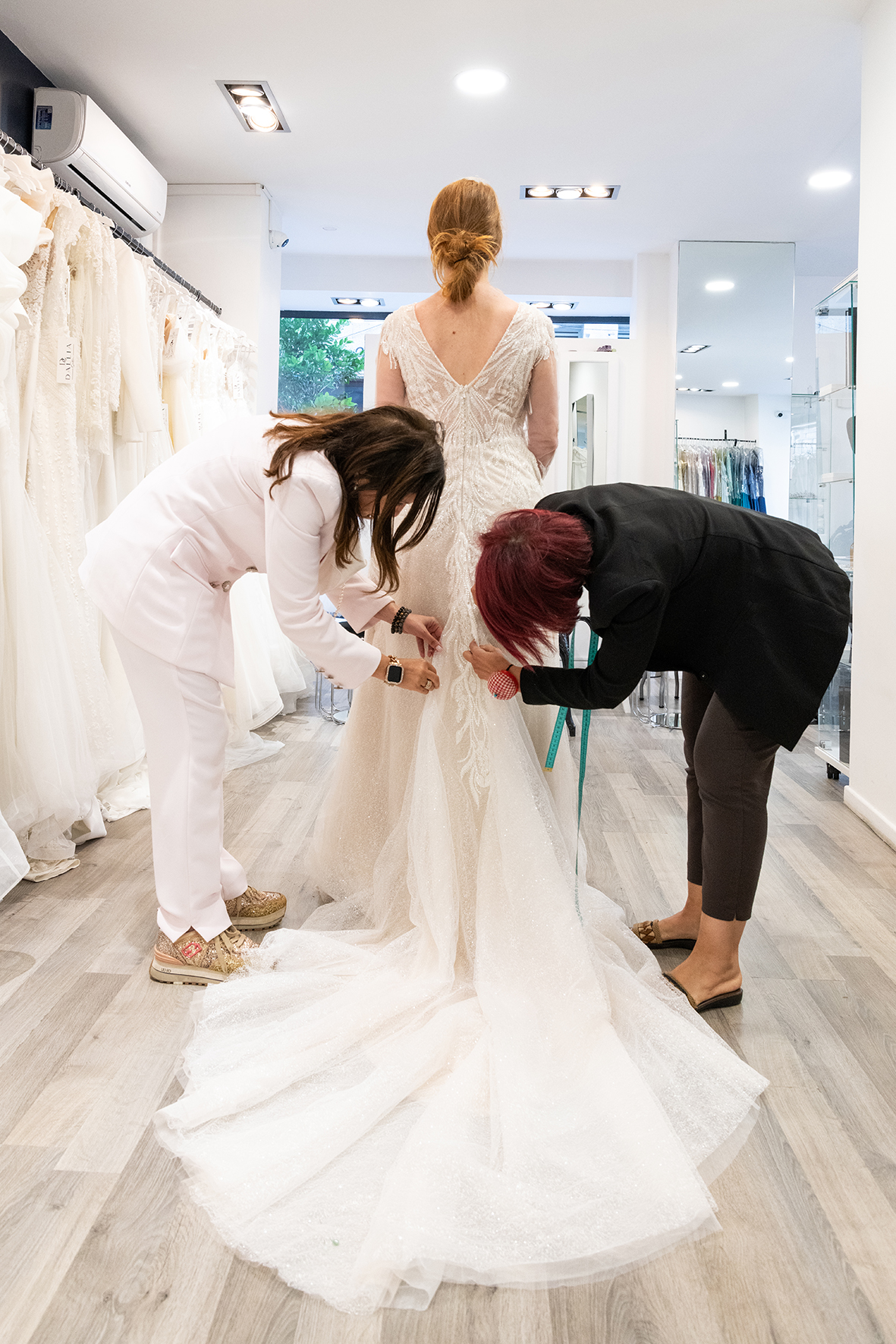 La mariée choisit sa robe