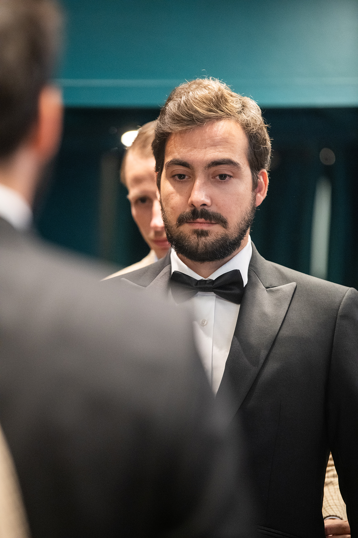 marié devant son miroir